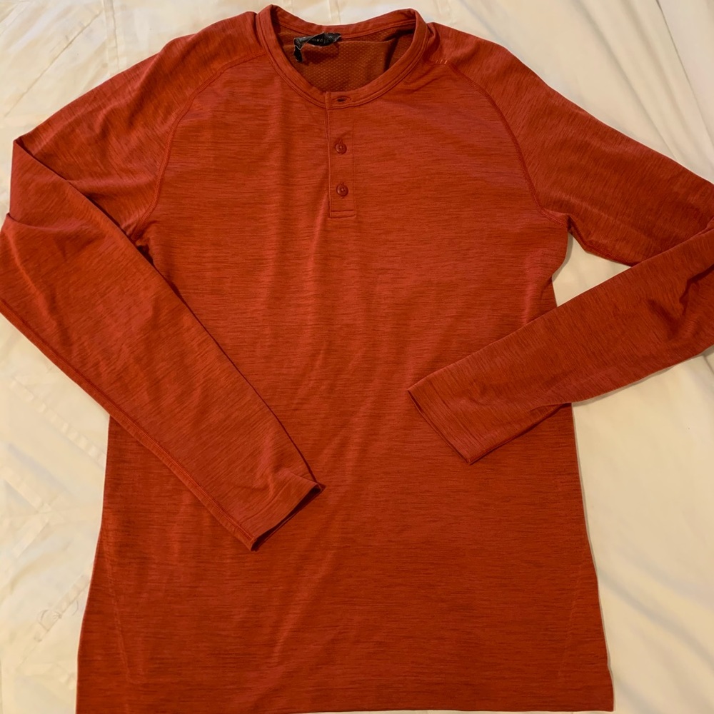 Men's Lululemon size Medium Shirt